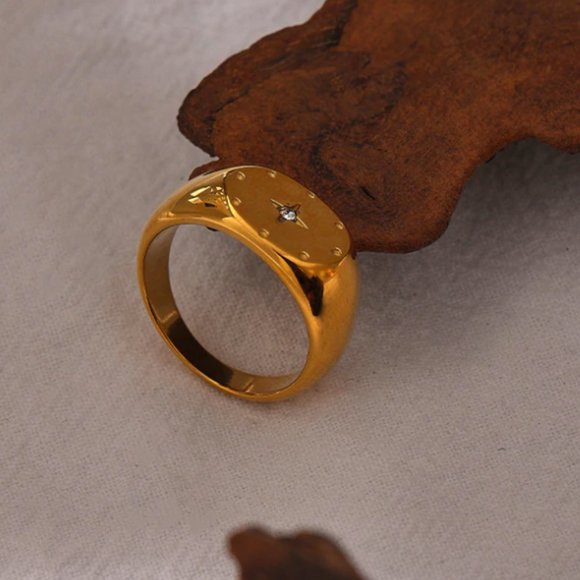 Jewelry - Star Signet ring 18k gold plated
